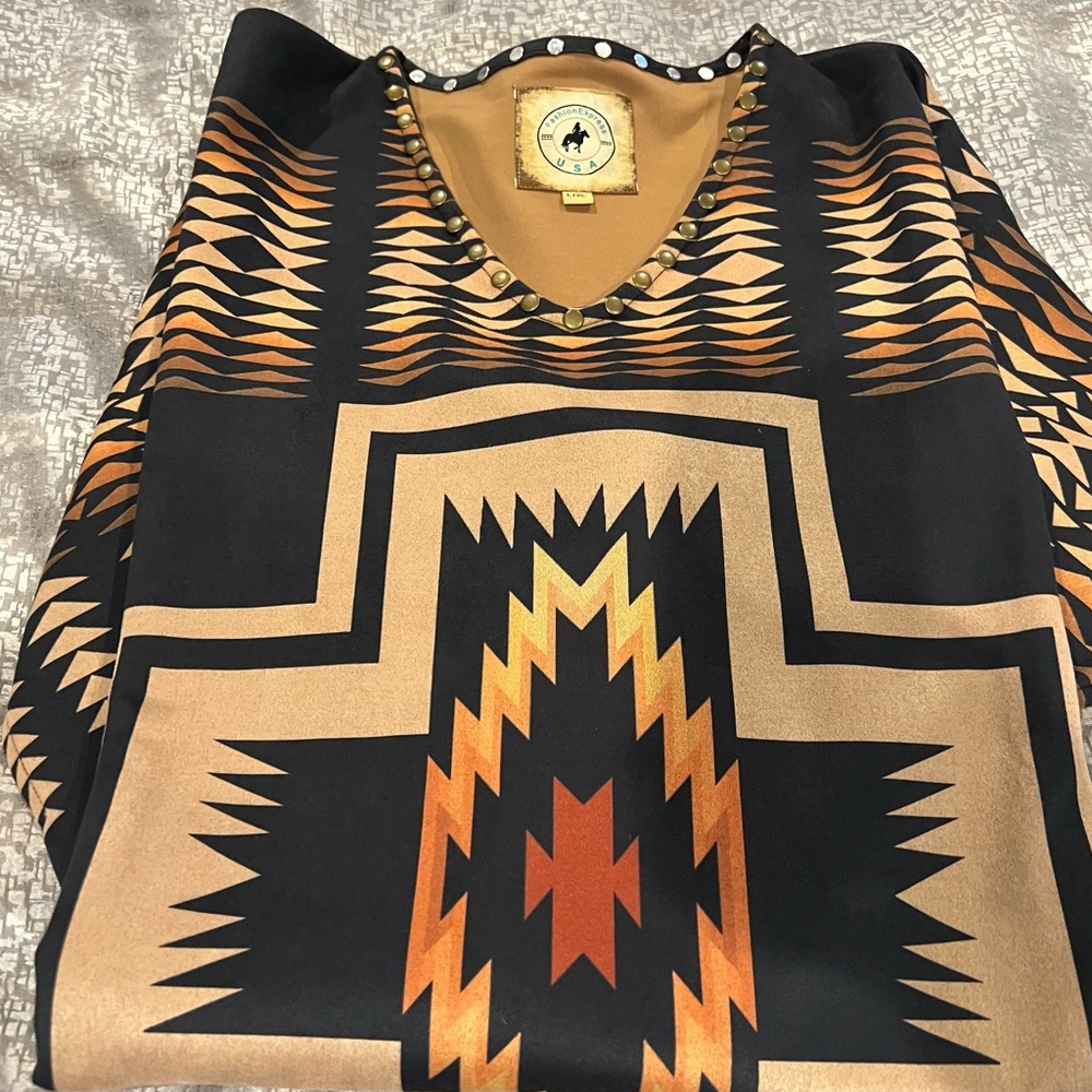 Fashion Express women's poncho top (L/XL) Aztec print, v-neck and short sleeves.